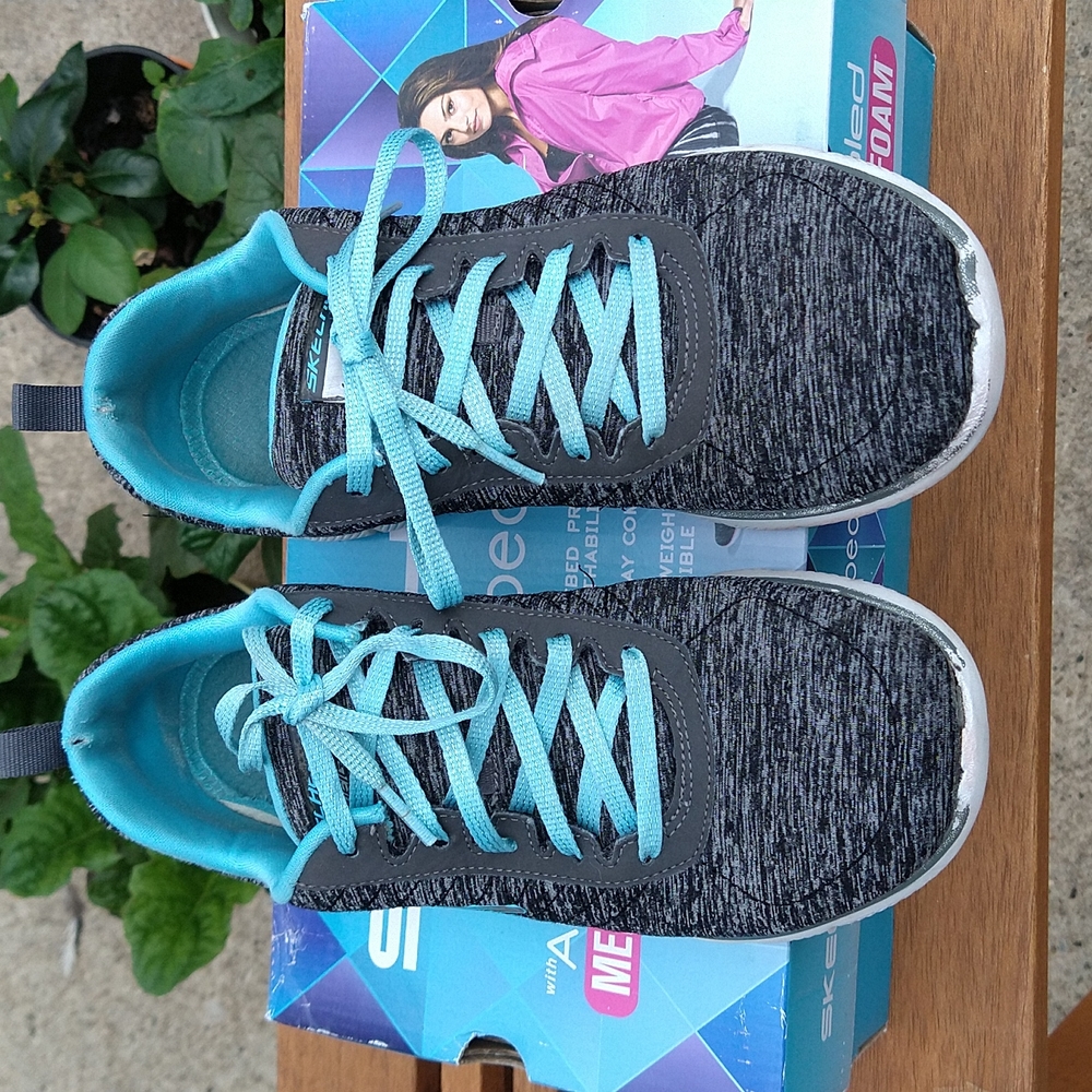 Womens, 8 regular , Skechers Flex Appeal 2.0  Cross trainer athletic shoe.